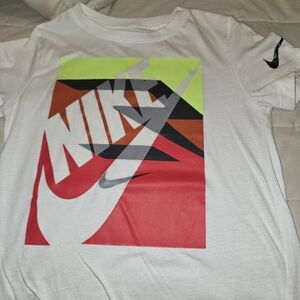 🎄NIKE TSHIRT
